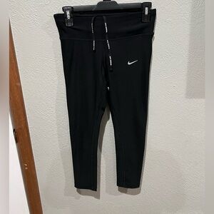 Nike Women's Black Leggings Cropped Length Size S EUC Running Workout Light